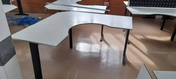 Mesa de Escritório em L - Cor Cinza - Excelente Qualidade - 1,50 por 0,60