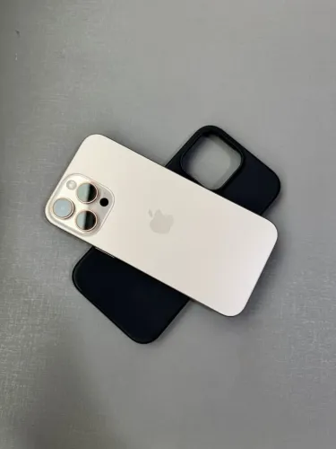 iPhone 16 Pro Titânio Deserto [256GB] com Carregador Original - Estado de Novo