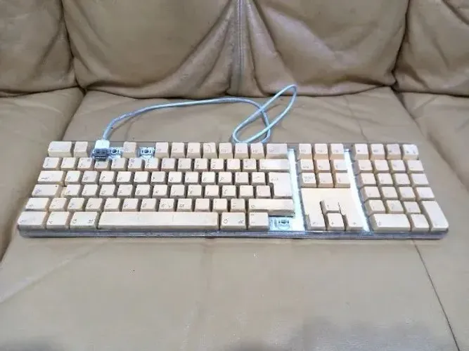 Teclado Apple USB de iMac ou Powermac, funcionando porem feio