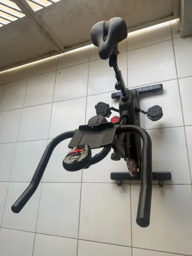 Bicicleta Ergométrica + Halteres