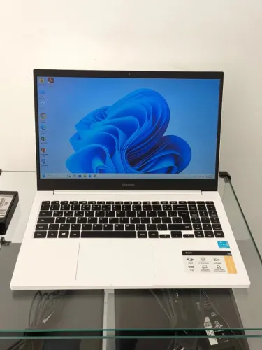 Notebook Samsung Book | Celeron 6305 | 8GB | 240GB SSD | UHD | 15.6"
