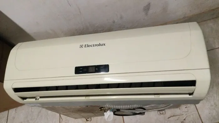 Ar condicionado 9.000 mil BTUs (DEIXO INSTALADO)