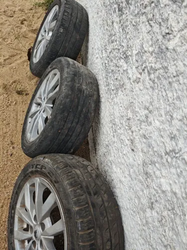 Vendo este jogo de rodas aro 15" furacão 5x100.
