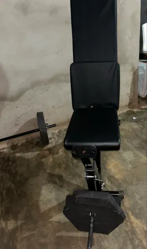 Vendo Cadeira extensora muito nova