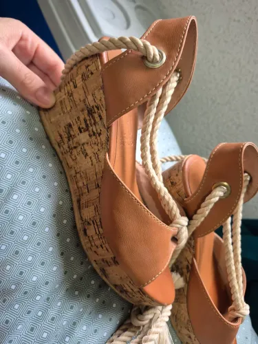 Sandália de amarrar