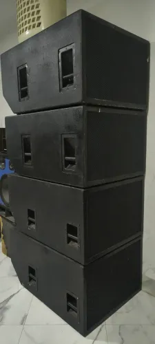 4 caixas sub 18.. com 8 alto falantes.novos da keybass de 1.200 watts