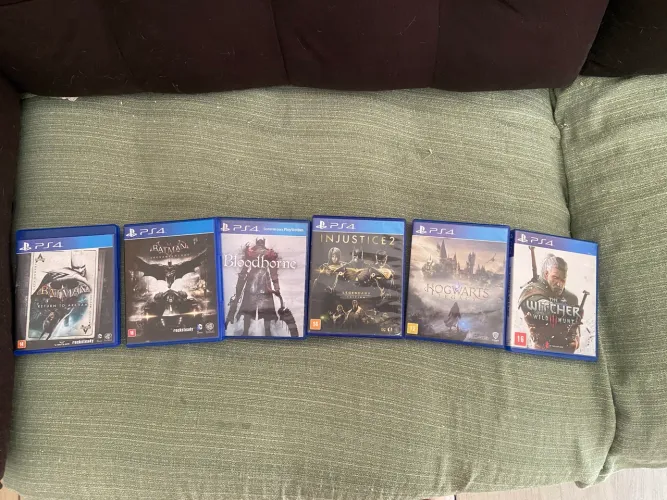 PS4 - 1 TB - Praticamente Novo