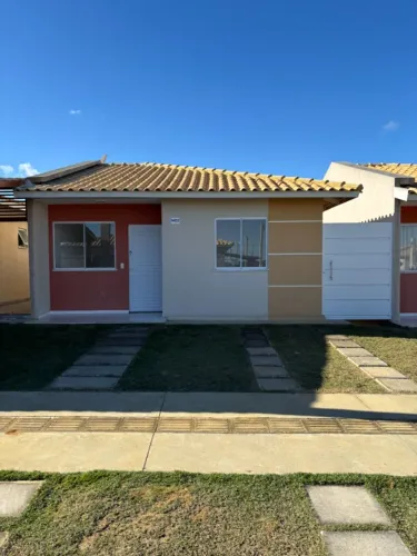 Casa 2/4 em Condomínio Fechado - Reformada e Pintada no Residencial Vivenda das Espatódeas