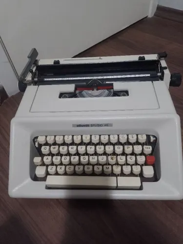 Máquina Olivetti Studio 46