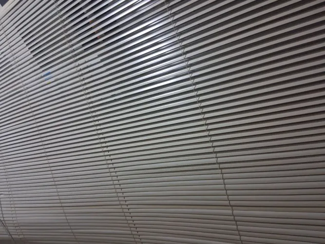 Persiana horizontal Lineflex grande Semi-Nova!