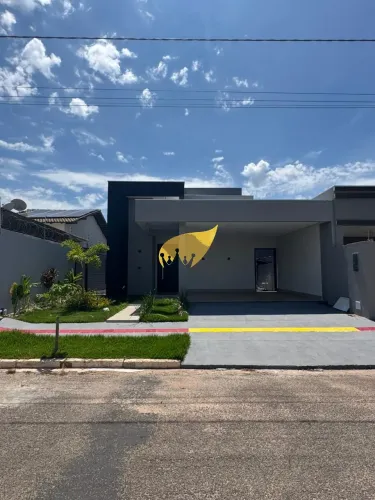 Casa de Luxo no Condomínio São José: 3 suítes, piscina e garagem coberta no Distrito Indus