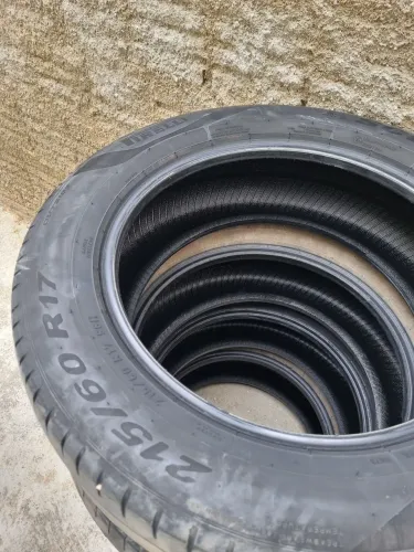Pneus 215-60 R-17 Originais