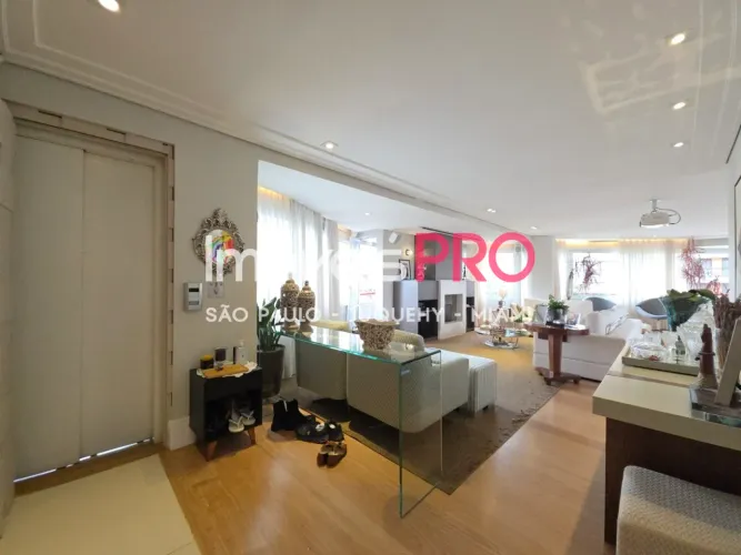 220 m2 com 4 suítes na Vila Andrade - Um por andar