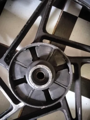 Vendo roda traseira da Suzuki yes $300