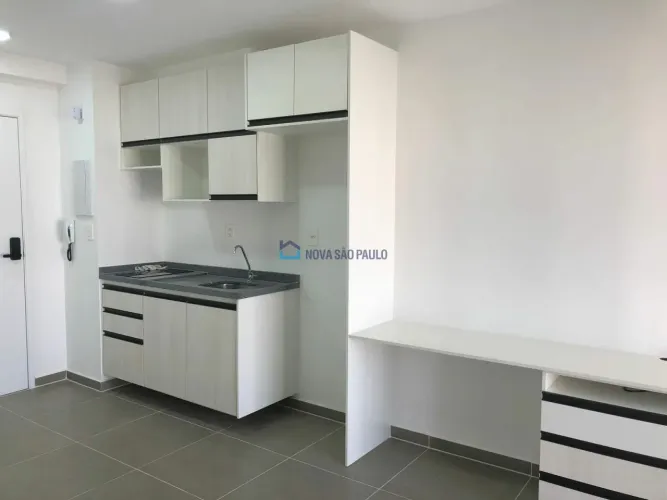 Studio para Locação Próximo ao Metrô Ana Rosa e Paraíso com Varanda