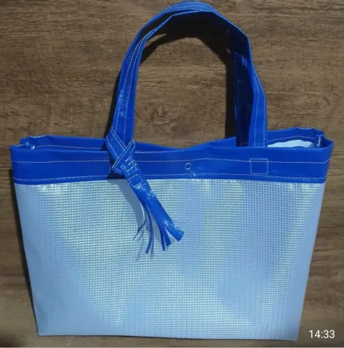 Bolsas de praia material lona e fibra de vidro resistente a água e temperatura.
