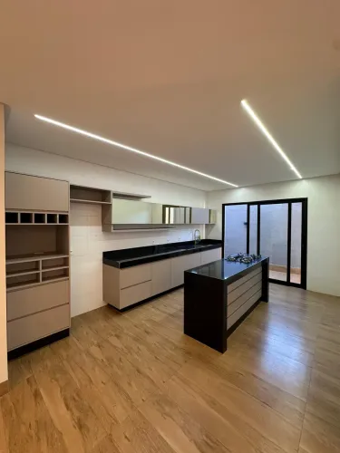 Casa com 3 suítes + home office recém reformada - Ao lado do Jardins Mônaco e Viena.