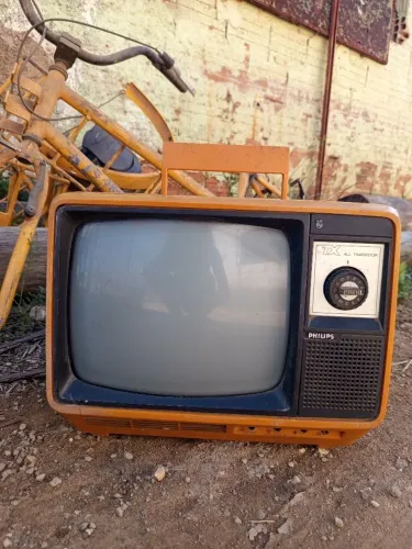 Televisão vintage Philips TX ALL transistor