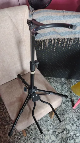 Suporte para violão, guitarra,contra baixo e muito mais.