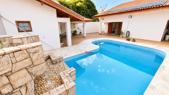 Casa com 3 dormitórios para alugar, 249 m² por R$ 6.000/mês - Vila São Pedro - Americana/S