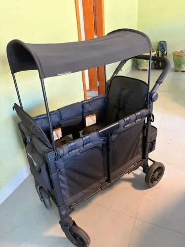 Carrinho de bebê vagão