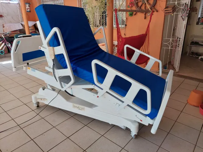 Cama hospitalar articulada elétrica 8 pós.