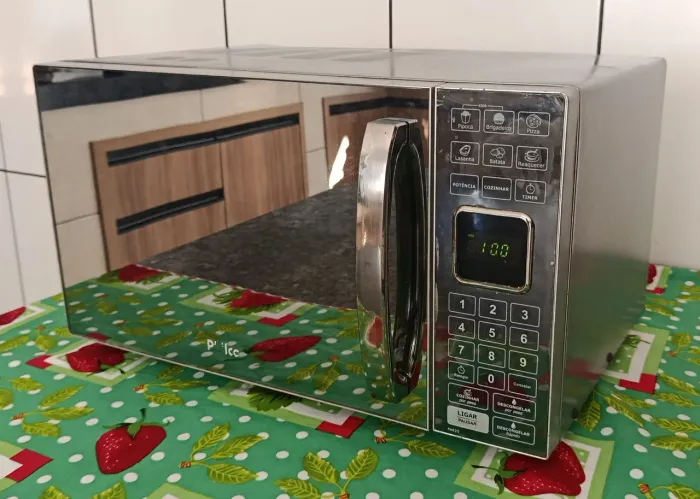 Micro-ondas Philco, modelo PME25.