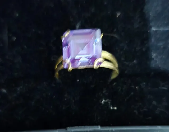 Anel de ouro 18 k. Valor 1000 telefone *27