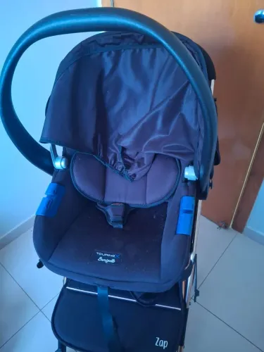 Carrinho e bebe conforto