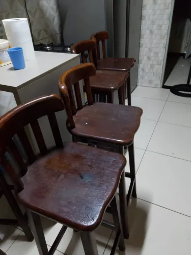Vendo 4 bancos de jatoba 