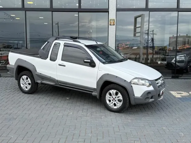 Fiat Strada Working 1.5 MPI 8V CE (álcool) 2011