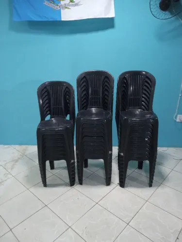 Vendo cadeira de plástico