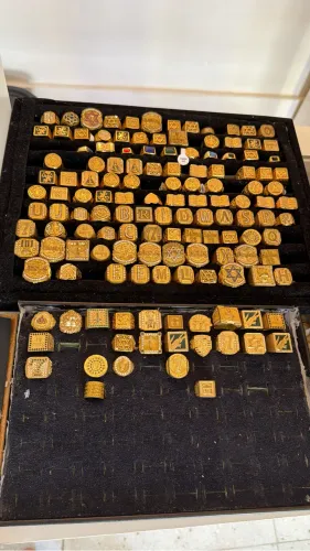 Dedeira de moeda antiga