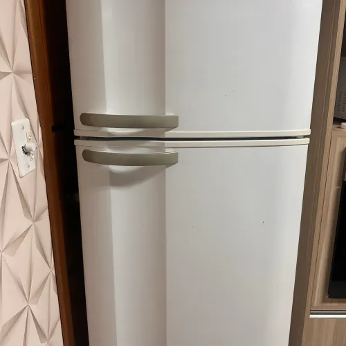 Doa-se Geladeira 220v