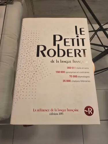 Le Petit Robert ed. 2015 - Dicionário Francês