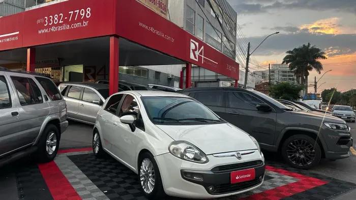 Fiat Punto Essence 1.6 Flex 16V 5P 2014