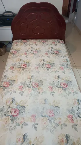 Vendo cama de solteiro C/ colchão Ortopédico