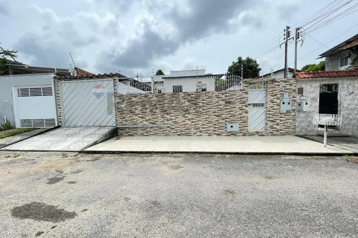 Casa no conjunto Atílio Andreazza - Japiim com 7 quartos