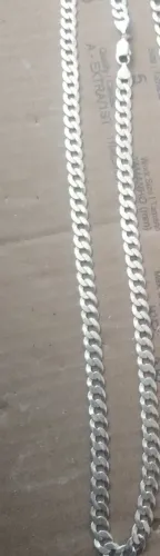 Vendo um cordão de prata 65 centímetros 9 milímetros