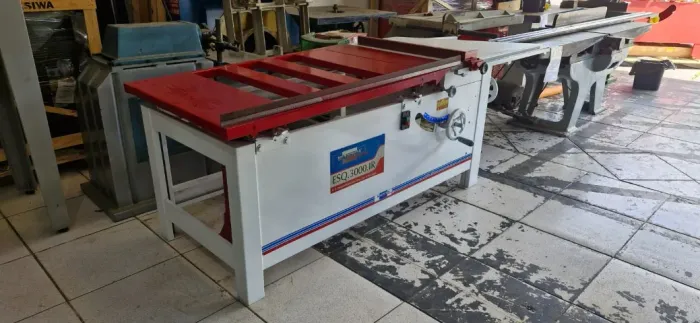 ESQUADREJADEIRA MAKSIWA COM RISCADOR 