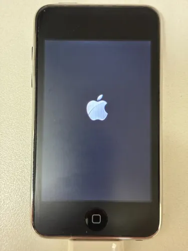 iPod Touch 3ª Geração 32GB (A1318) ? Funcionando, com capa original Agent 18