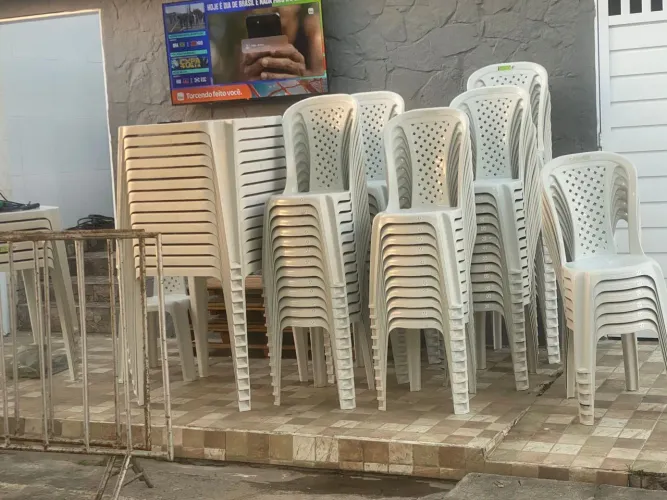 Aluguel de mesas e cadeiras pula pula e algodão doce