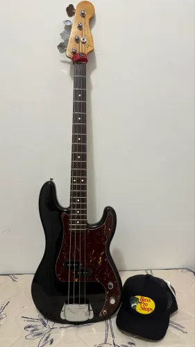 Baixo Fender MIM (apenas venda)
