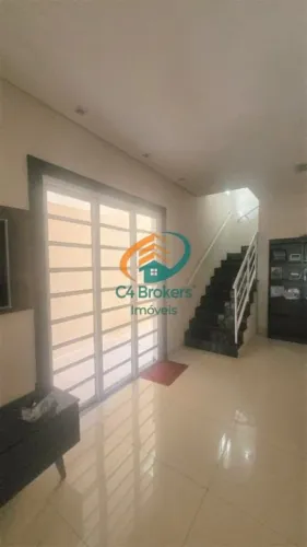 Sobrado em Jardim Adriana - Guarulhos