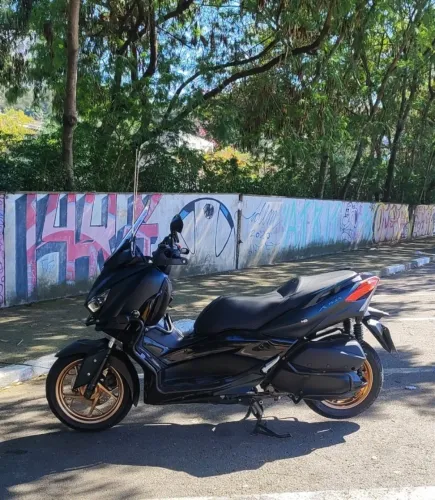 X Max Único Dono, c/ acessórios.