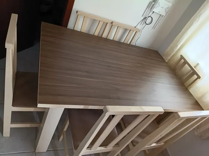 Mesa com 6 cadeiras