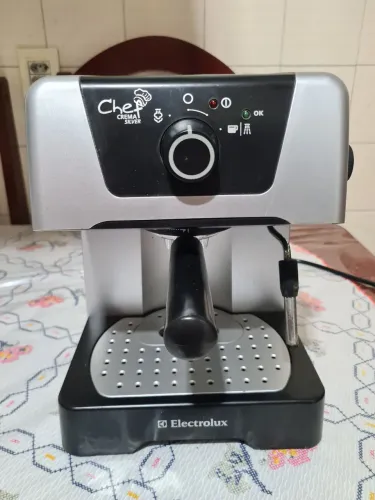 Cafeteira Expresso Electrolux Chef Crema Silver EM400
