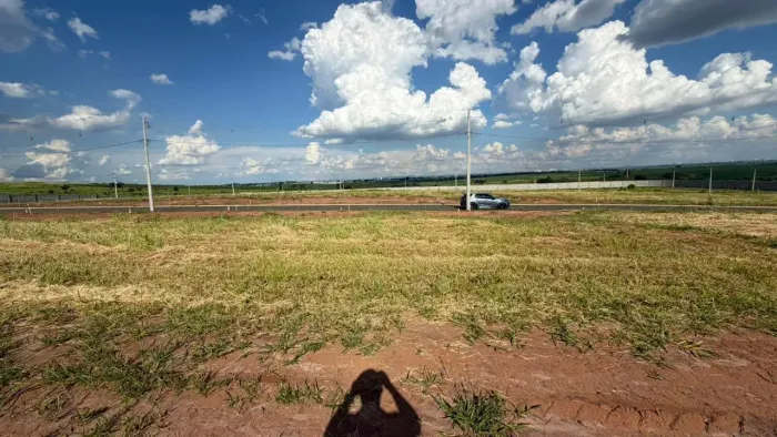 Lote à venda no Império do Café, Paulínia. Terreno na parte alta do condomínio