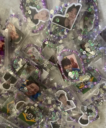 BTS FREEBIES - Lembrancinha para trocar no show 