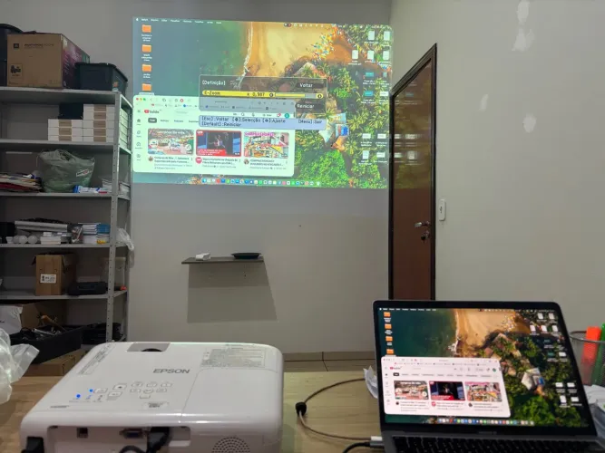 Projetor Epson PowerLite E10+ - 3.600 lúmens - Ótimo para apresentações